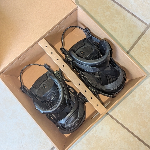 Men's Santa Cruz Snowboard Bindings (Medium) - Picture 1 of 7